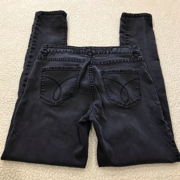 Calvin Klein Denim - Calvin Klein CK Stretch Legging Denim Black Jeans
7 / 8 Medium
Extreme Puckering